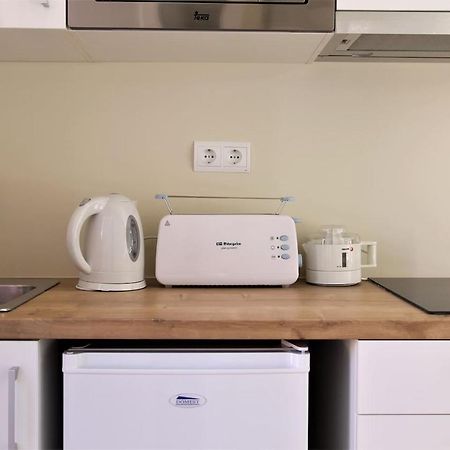 Petit Bijou - Beach Apartment III กาสเตย์เดเฟลส์ ภายนอก รูปภาพ