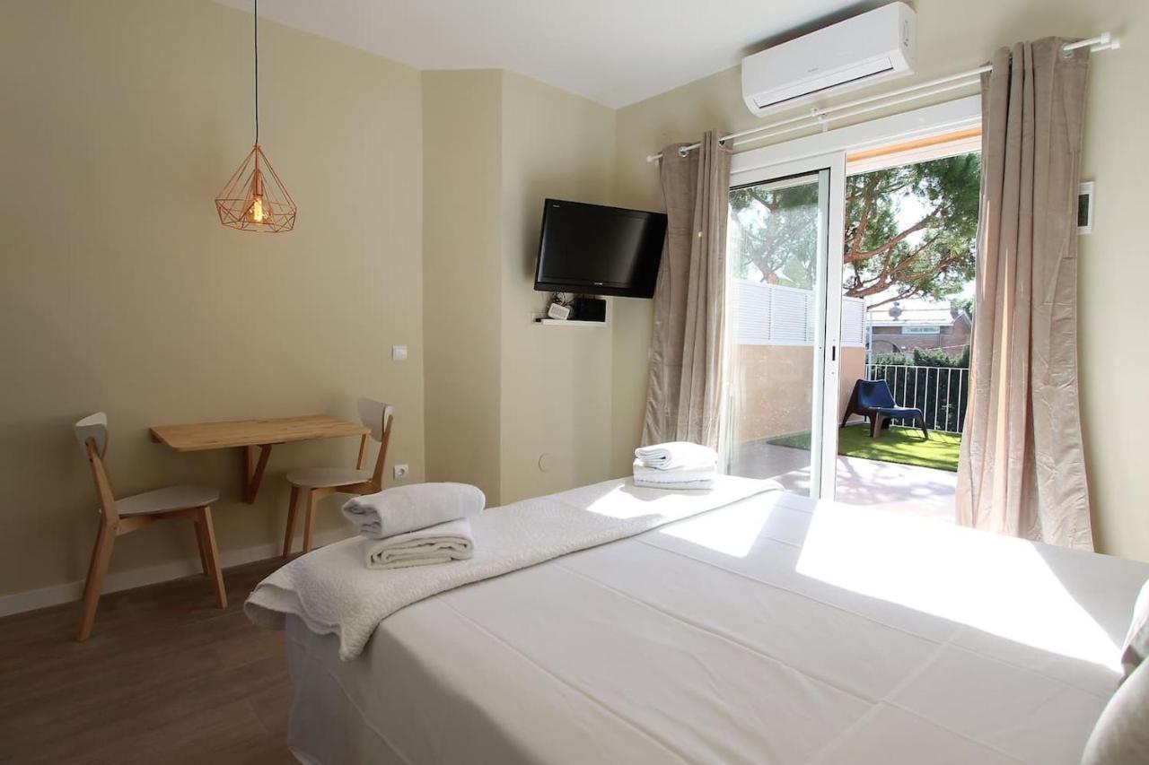 Petit Bijou - Beach Apartment III กาสเตย์เดเฟลส์ ภายนอก รูปภาพ